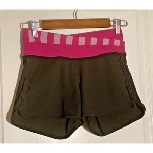 Lululemon Astro Shorts Black and Pink Size‎ 4
